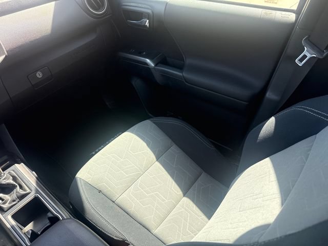 Used 2020 Toyota Tacoma TRD Sport w/ Technology Package RWD image 15