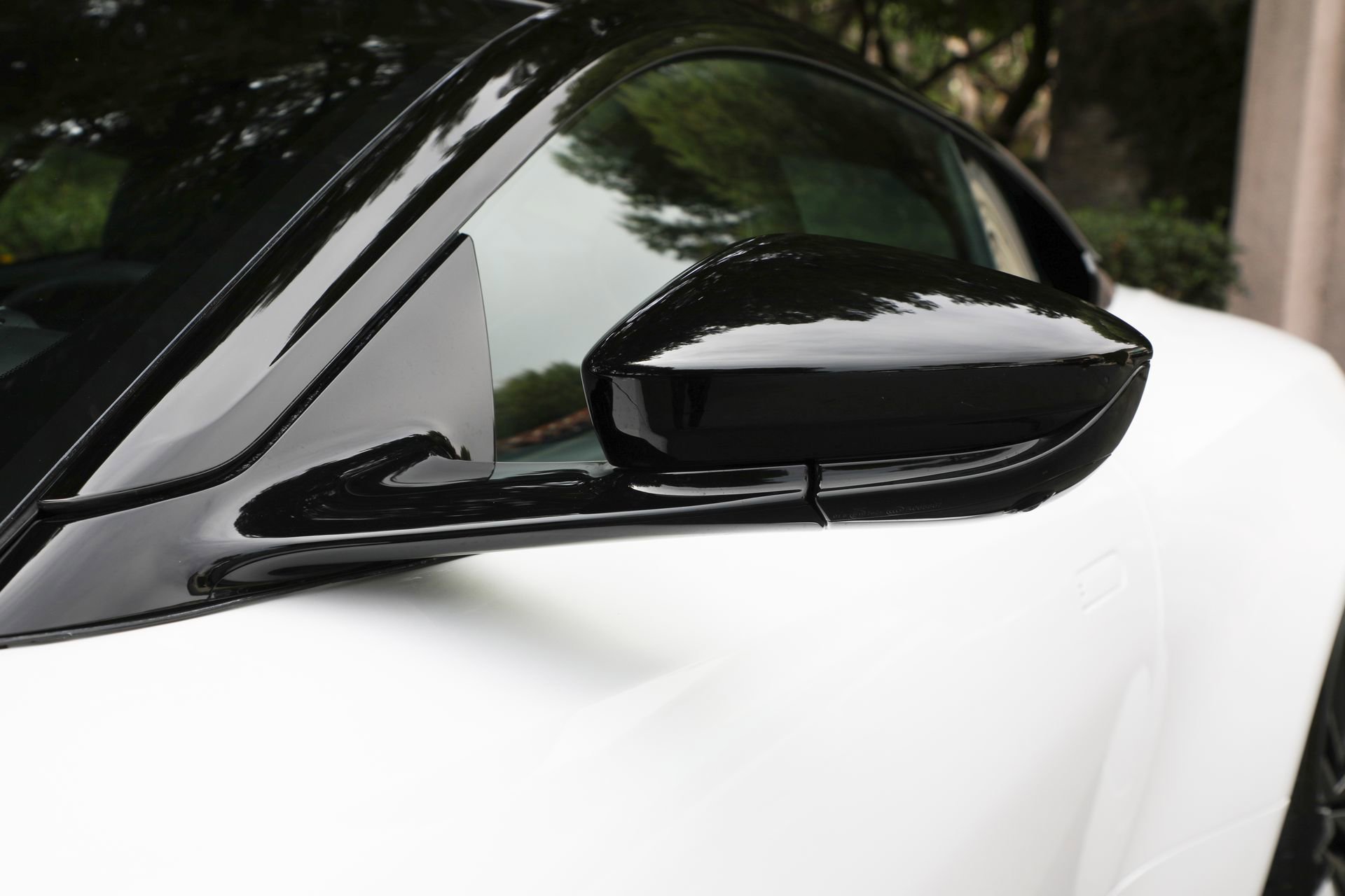 Used 2023 Aston Martin DBS Coupe RWD image 31