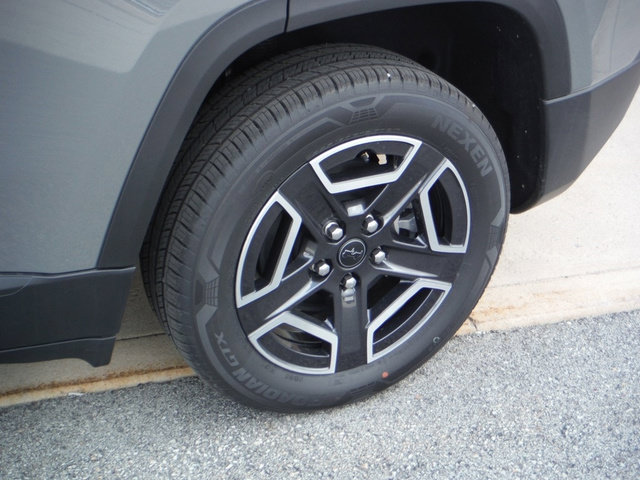 New 2026 Jeep Cherokee Laredo AWD/4WD image 3