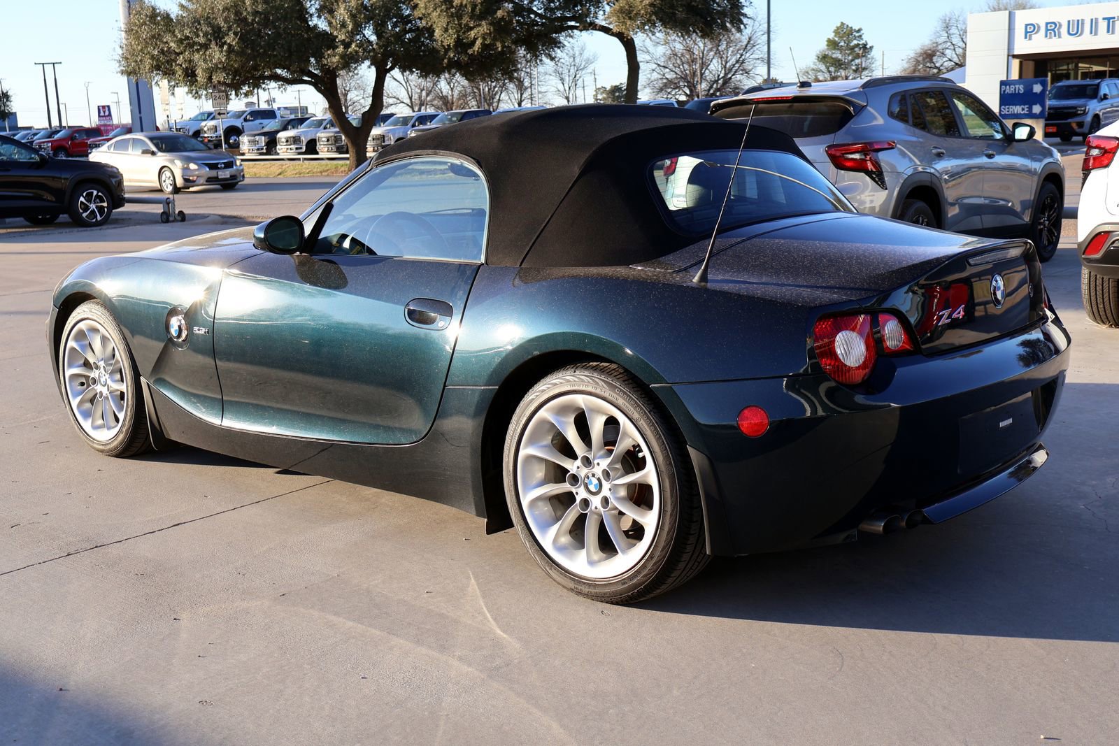 Used 2005 BMW Z4 2.5i image 17