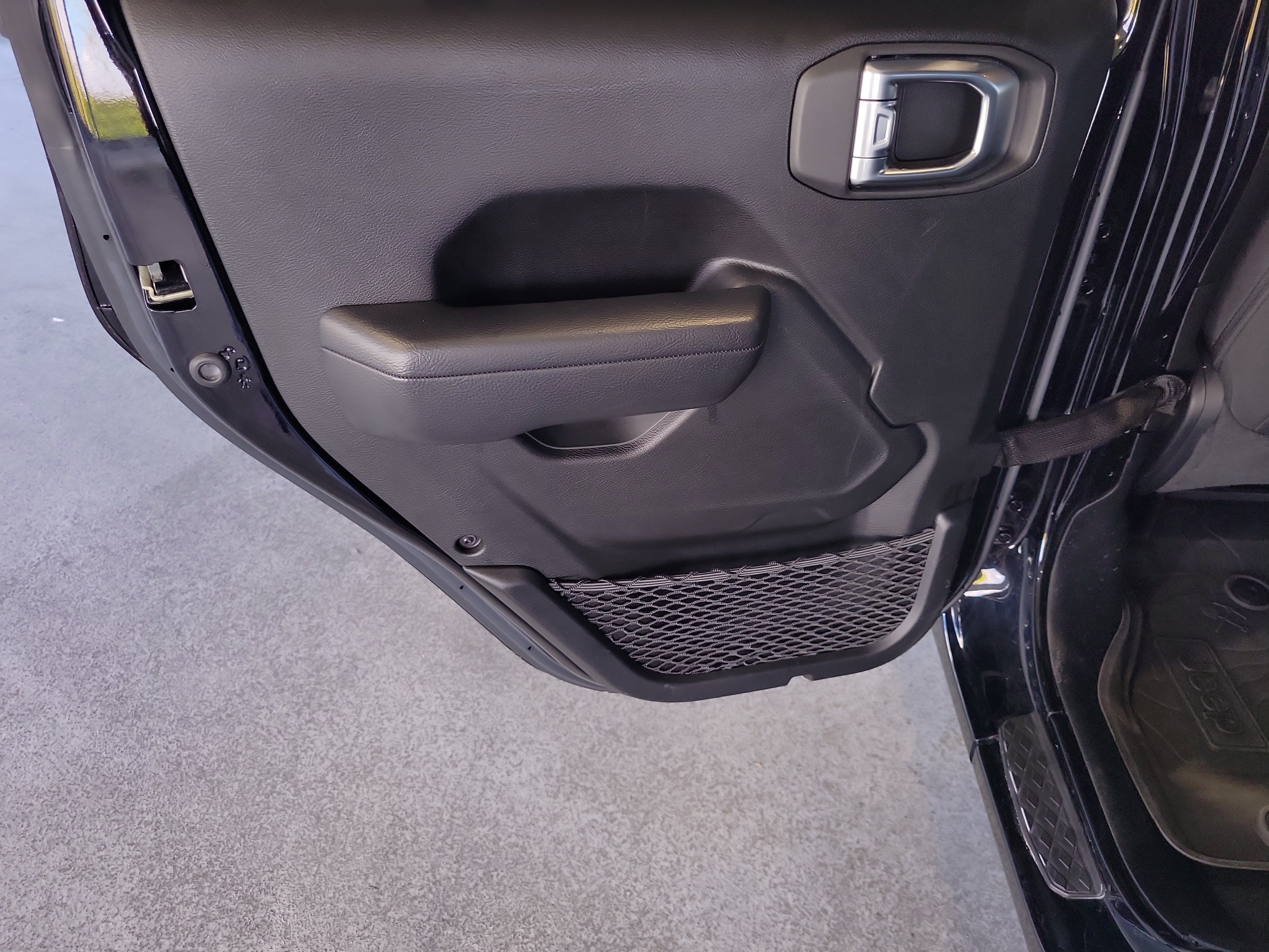 Certified 2023 Jeep Gladiator Sport AWD/4WD image 12