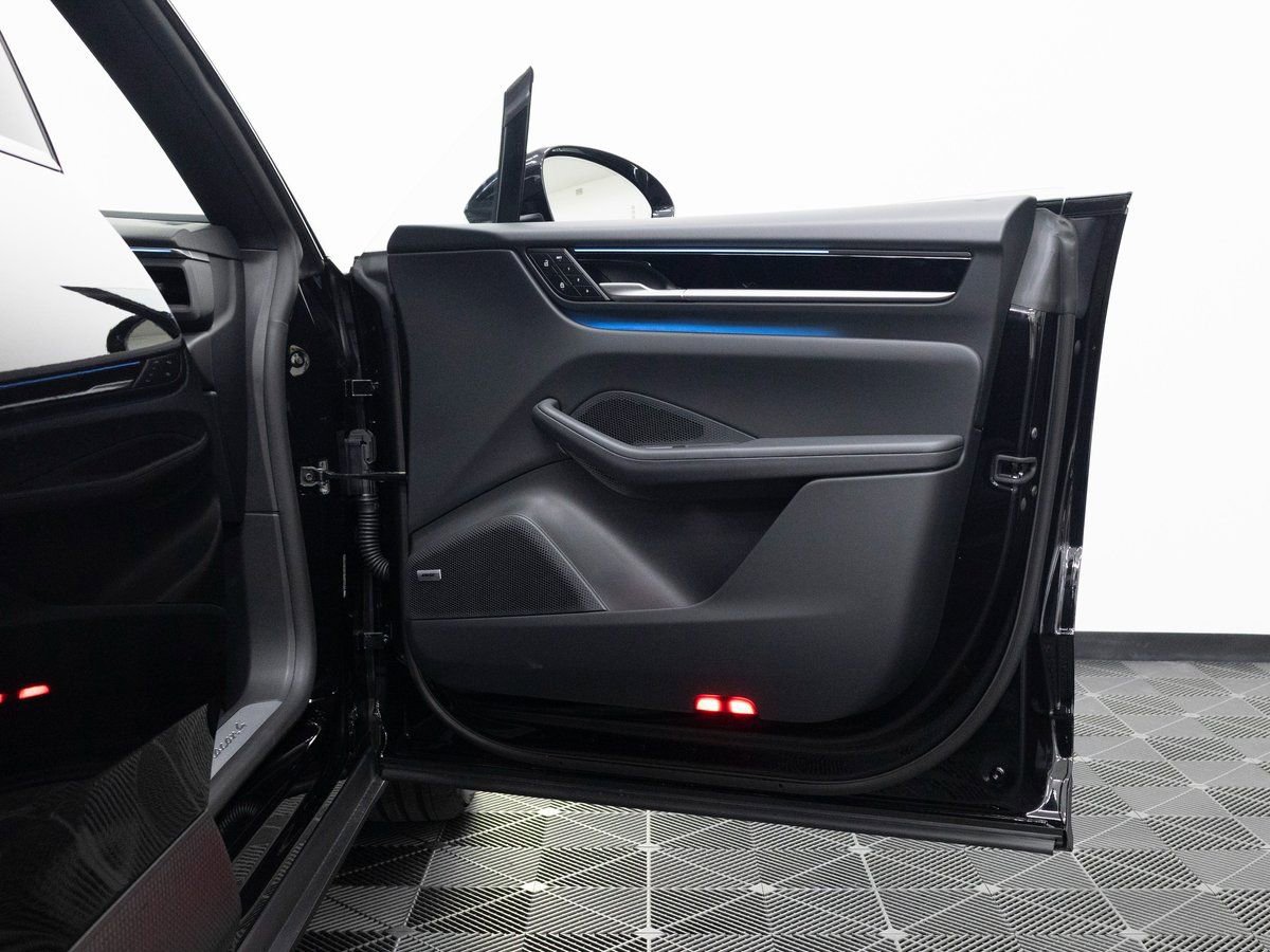 New 2025 Porsche Macan 4 Electric image 30