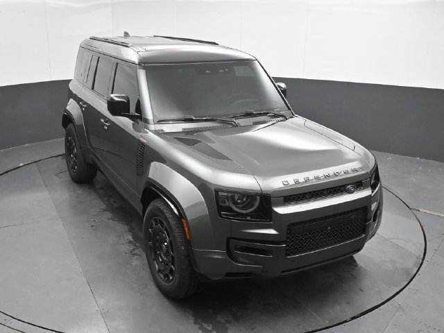 Used 2025 Land Rover Defender 110 AWD/4WD image 32