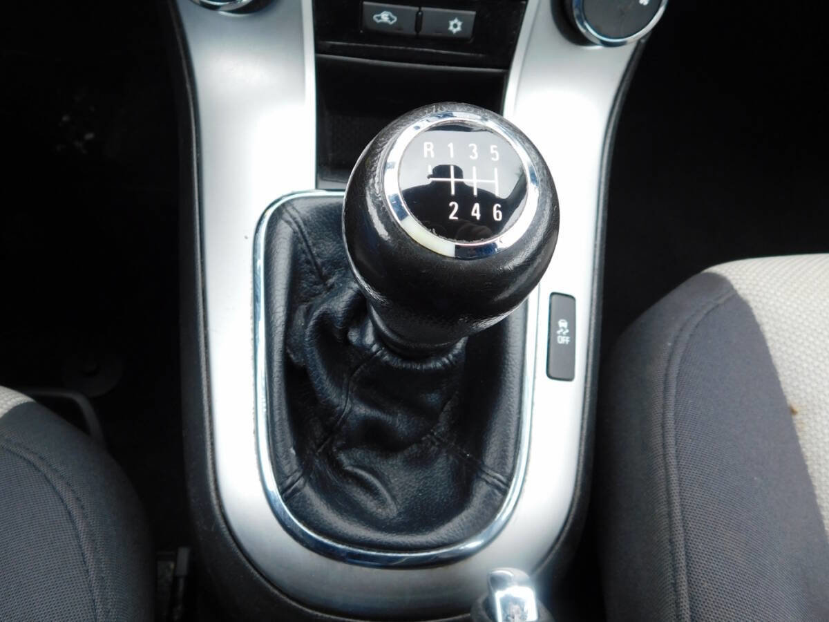 Used 2014 Chevrolet Cruze LS image 12