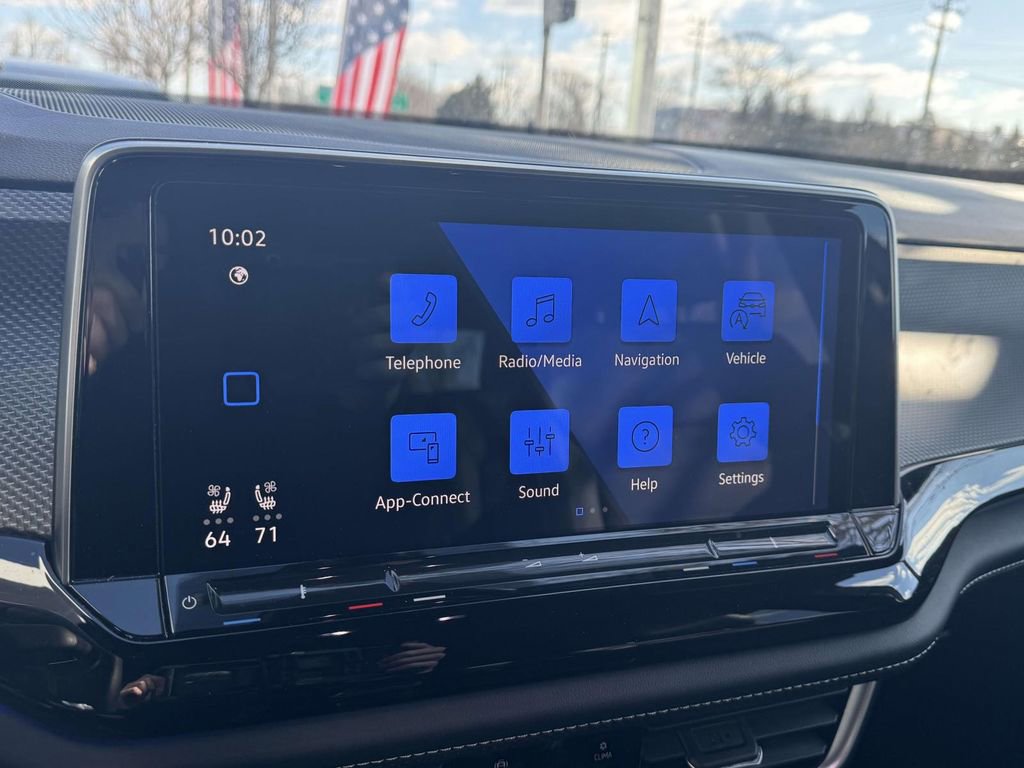 Used 2024 Volkswagen Atlas Cross Sport SEL R-Line image 27