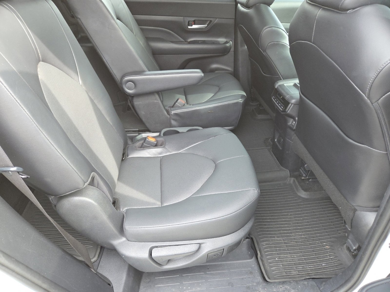 Used 2024 Toyota Grand Highlander AWD image 27