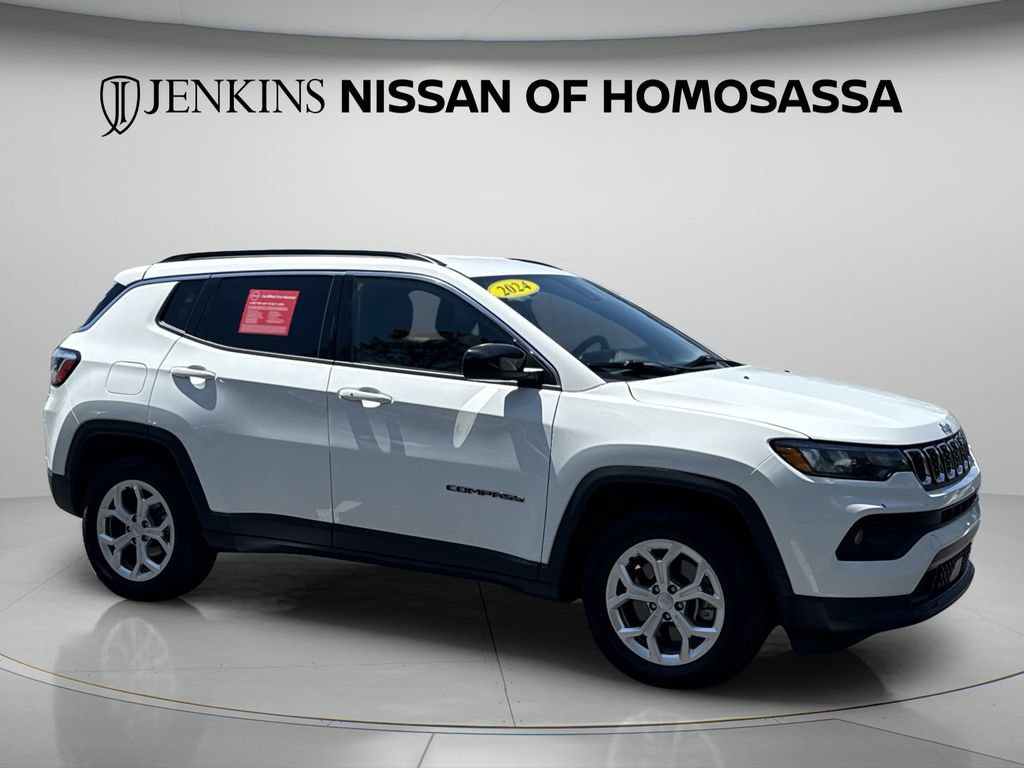 Used 2024 Jeep Compass Latitude AWD/4WD image 5