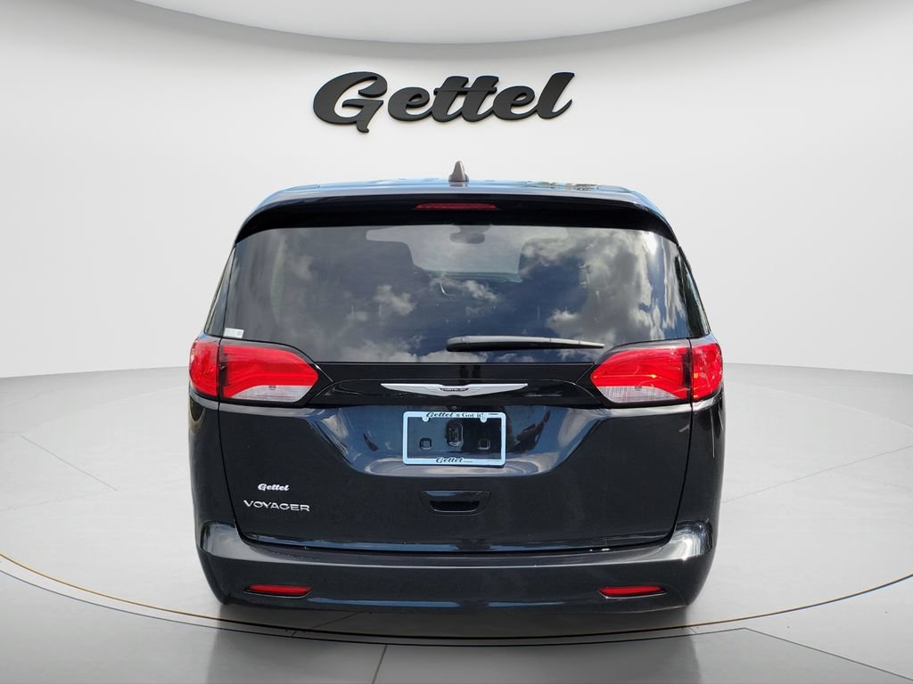 Used 2023 Chrysler Voyager LX FWD image 6