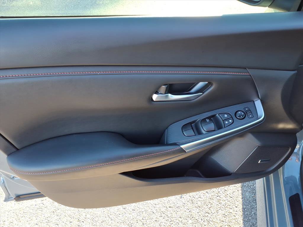 Used 2024 Nissan Sentra SR w/ SR Premium Package image 23