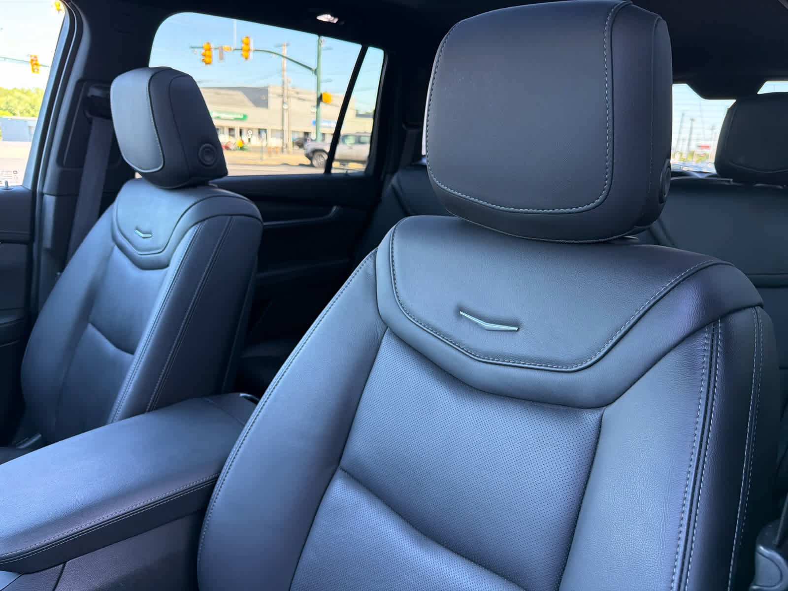 Used 2024 Cadillac XT6 Sport w/ LPO, ONYX Package AWD/4WD image 31