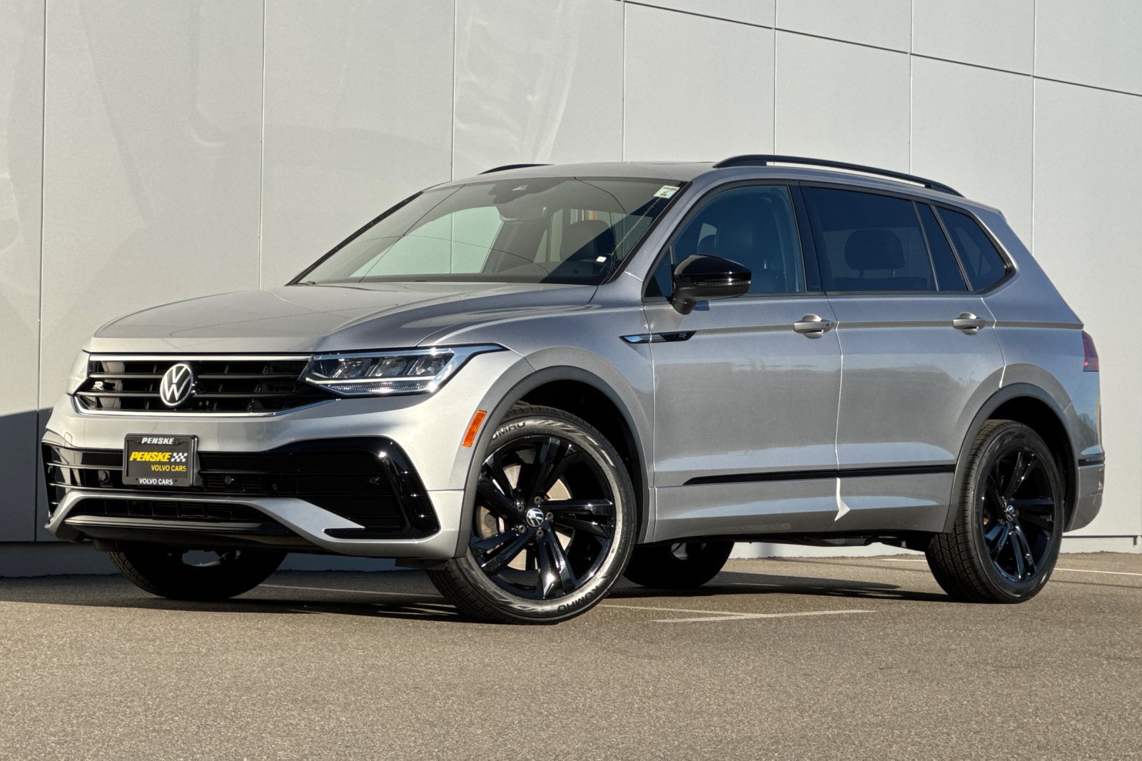 Used 2023 Volkswagen Tiguan SE R-Line