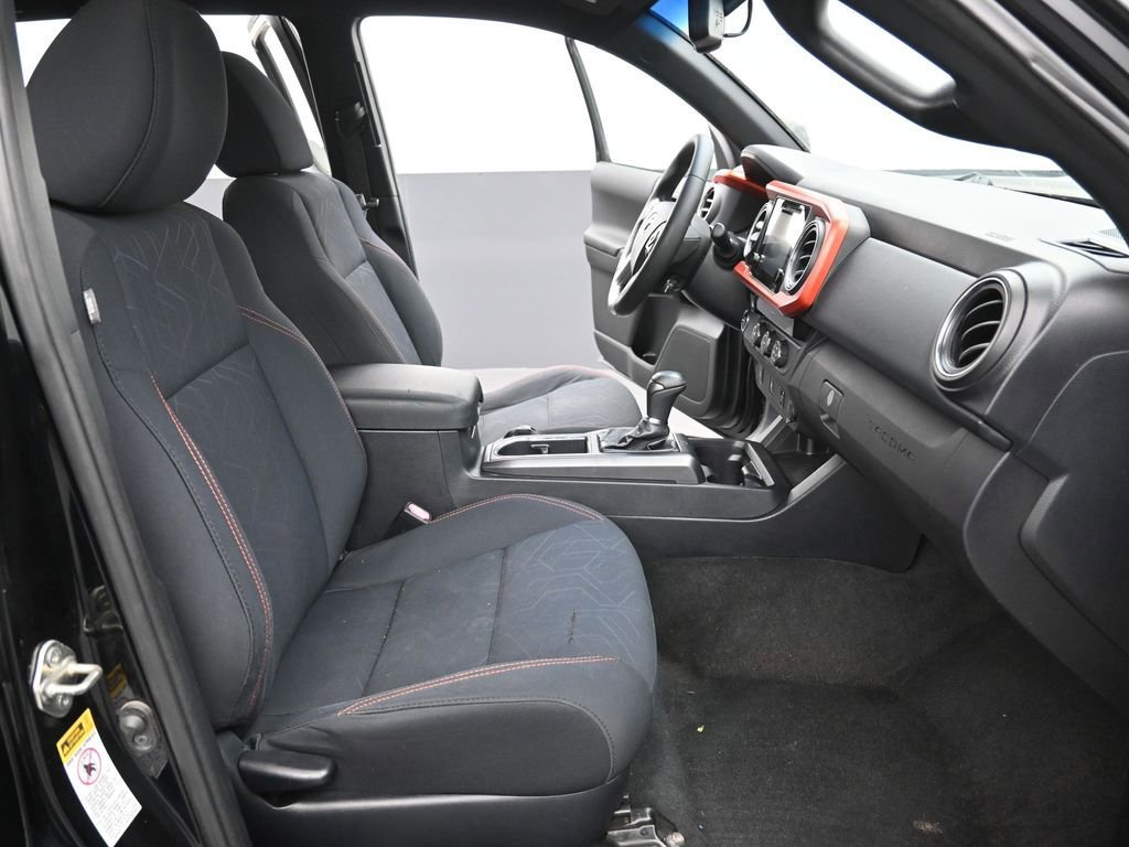 Used 2017 Toyota Tacoma TRD Sport w/ Tow Package image 16