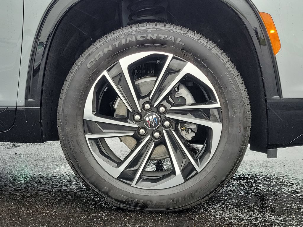 Used 2025 Buick Enclave Sport Touring w/ LPO, All-Weather Package FWD image 9