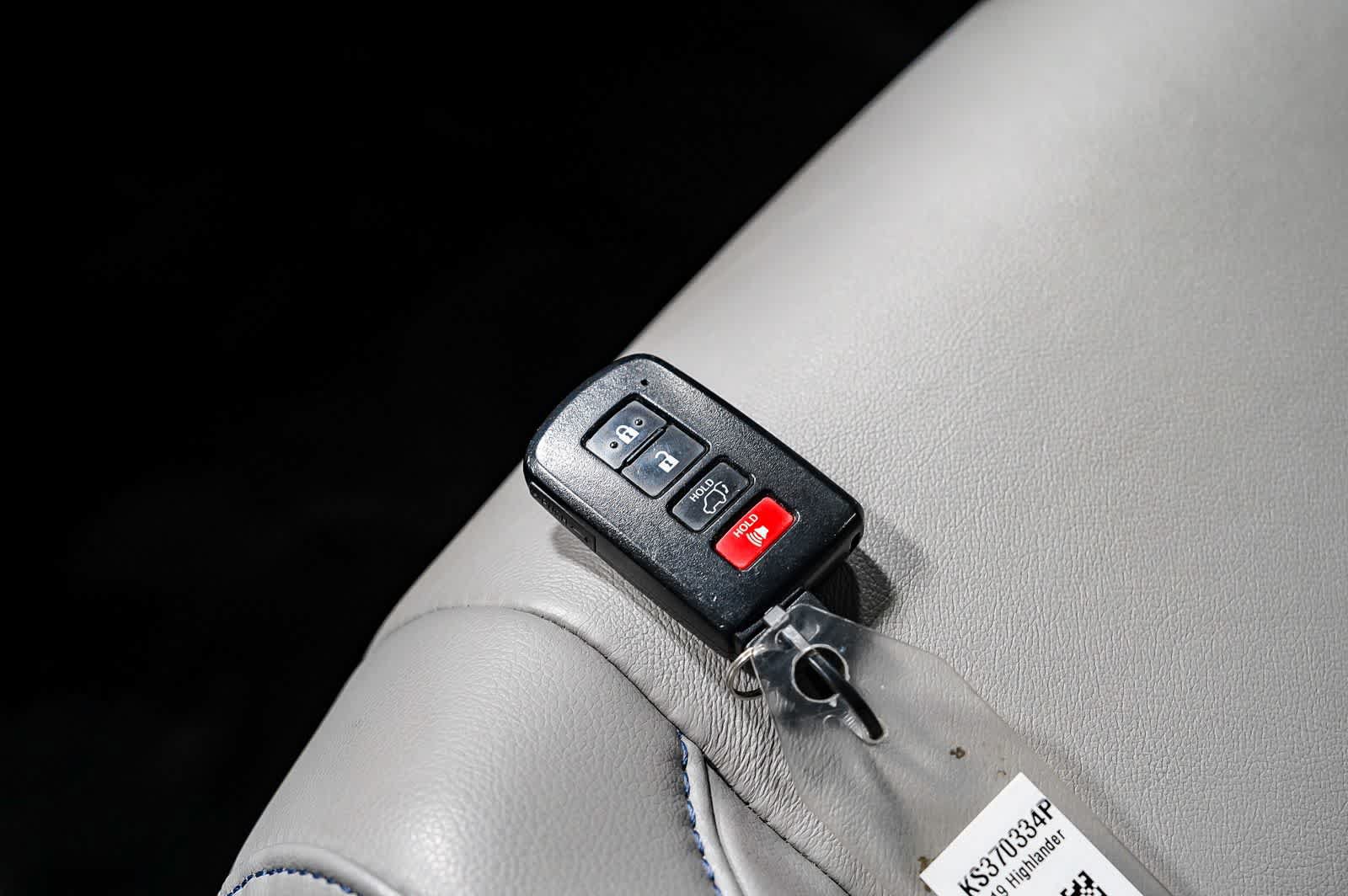 Certified 2019 Toyota Highlander XLE w/ Carpet Mat Package (TMS) FWD image 30