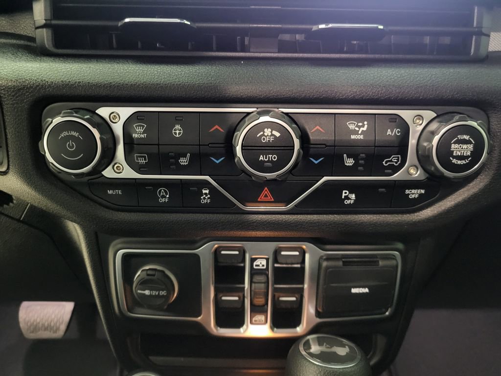 Used 2025 Jeep Wrangler Sport S image 5