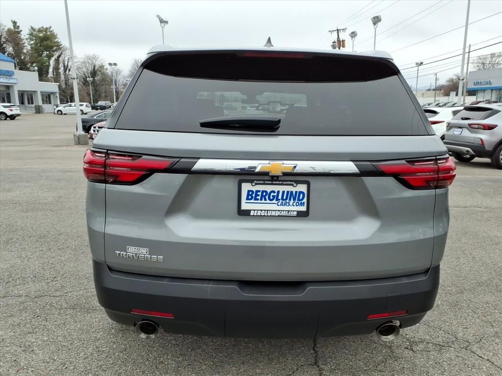 Used 2023 Chevrolet Traverse LS image 5
