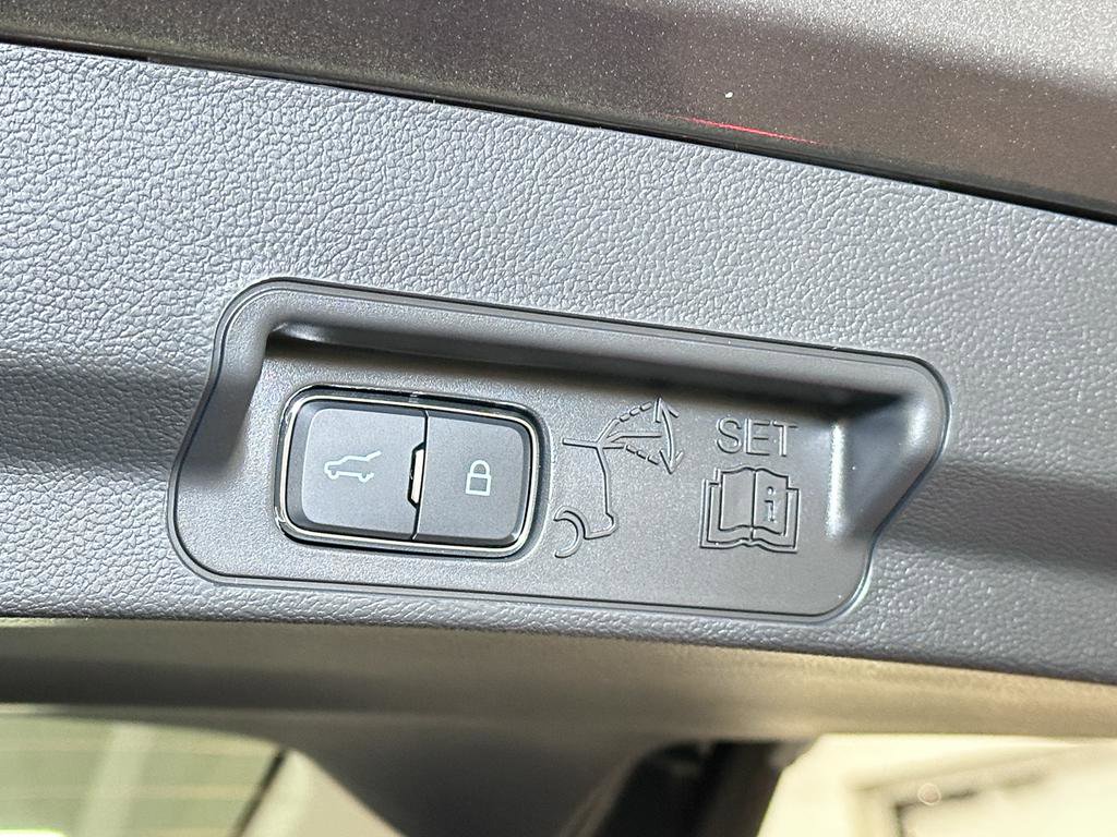 Used 2026 Ford Explorer Active w/ Active Comfort Package AWD/4WD image 19