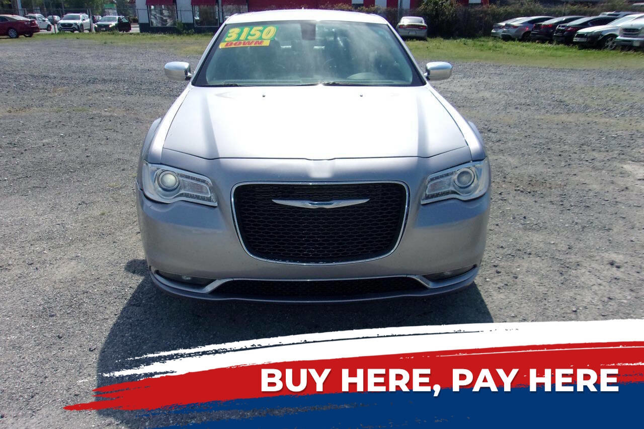 Used 2017 Chrysler 300 C w/ Harman/Kardon Audio Group RWD image 1