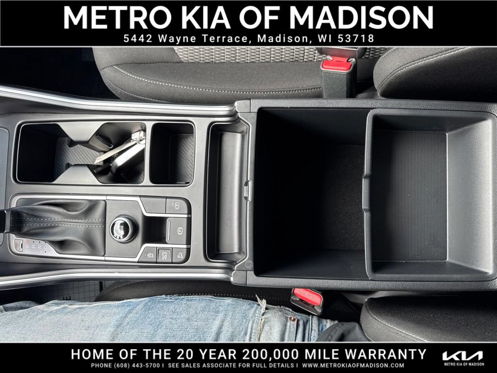 Used 2025 Kia Sorento LX FWD image 25