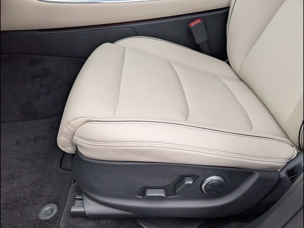 Used 2026 Genesis GV70 2.5T Advanced image 10