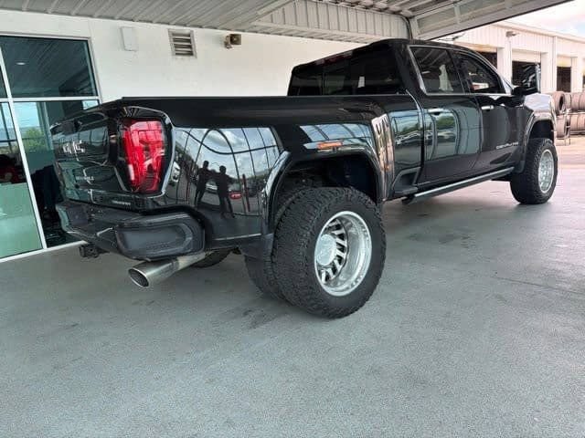 Used 2023 GMC Sierra 3500 Denali w/ Denali Ultimate Package AWD/4WD image 11