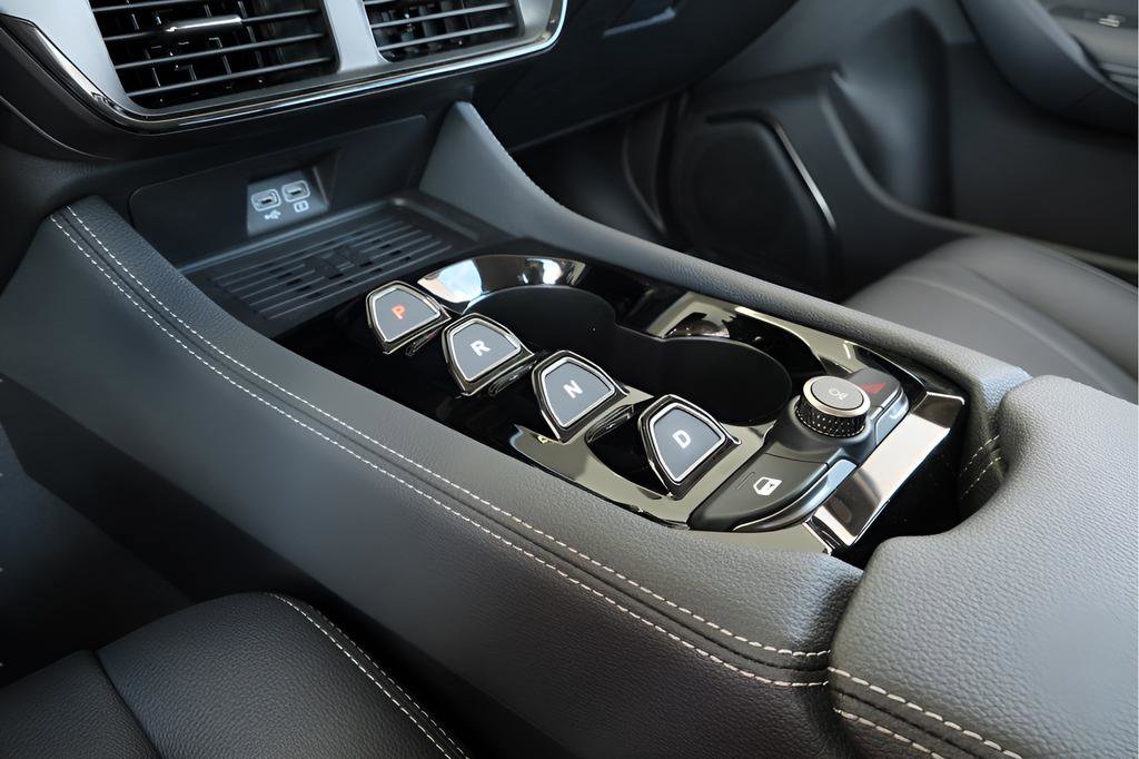 New 2025 VinFast VF 8 Eco image 12