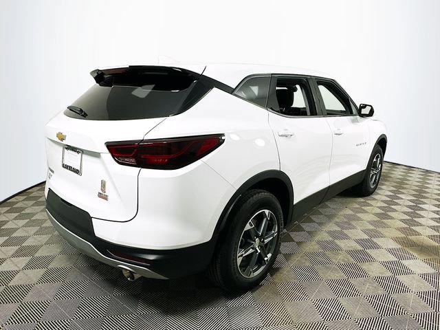 Used 2025 Chevrolet Blazer LT image 3