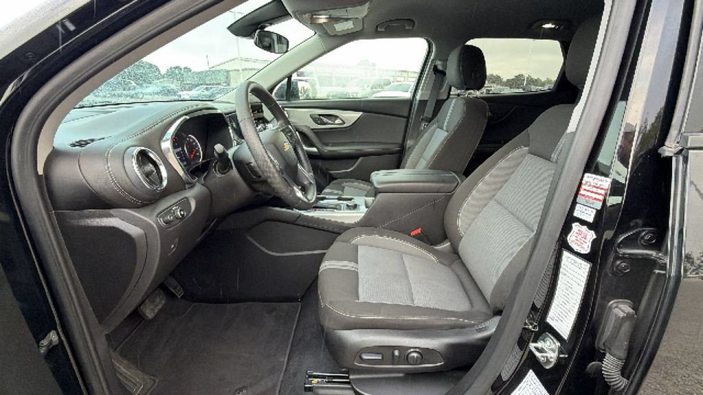 Used 2025 Chevrolet Blazer LT AWD/4WD image 12