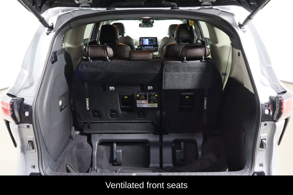 Used 2024 Toyota Sienna Platinum image 19