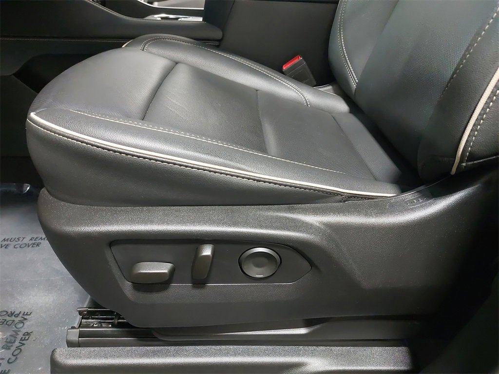 Used 2024 GMC Yukon SLT image 30