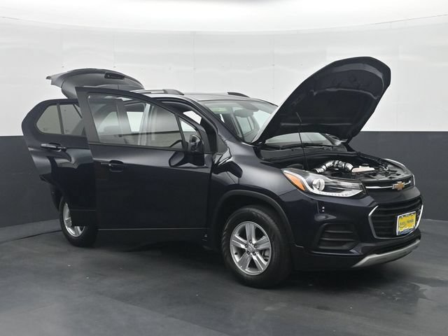 Used 2022 Chevrolet Trax LT w/ LT Convenience Package AWD/4WD image 35