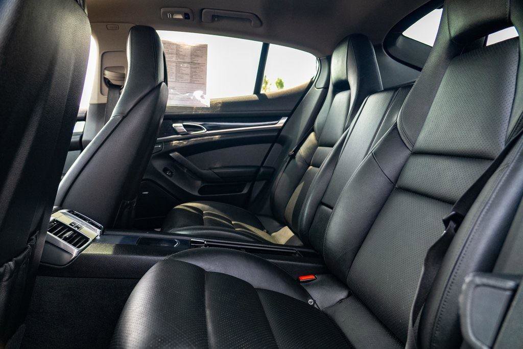 Used 2013 Porsche Panamera 4 w/ Premium Pkg image 26