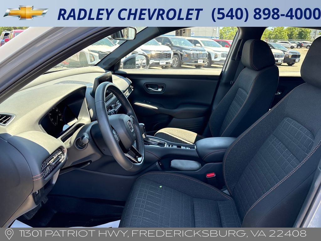 Used 2025 Honda HR-V Sport image 3