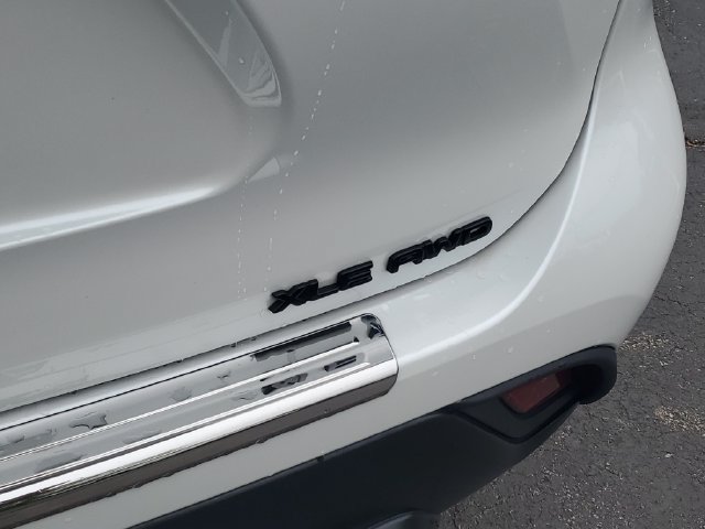 Used 2024 Toyota Highlander XLE AWD/4WD image 8