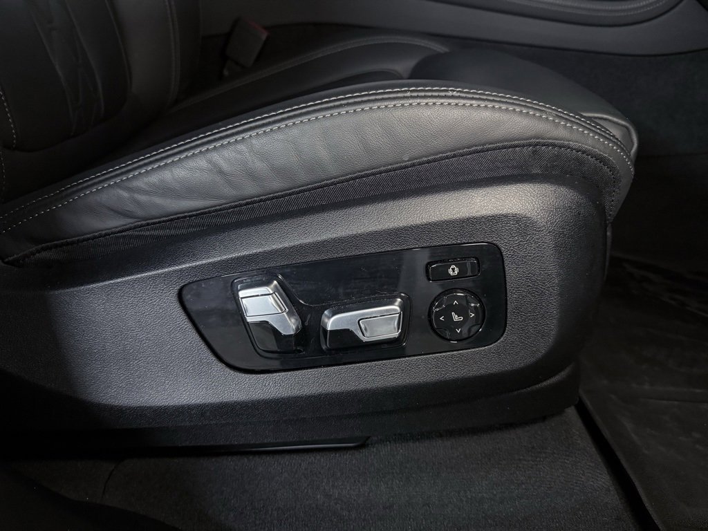 Used 2022 BMW X7 M50i image 34