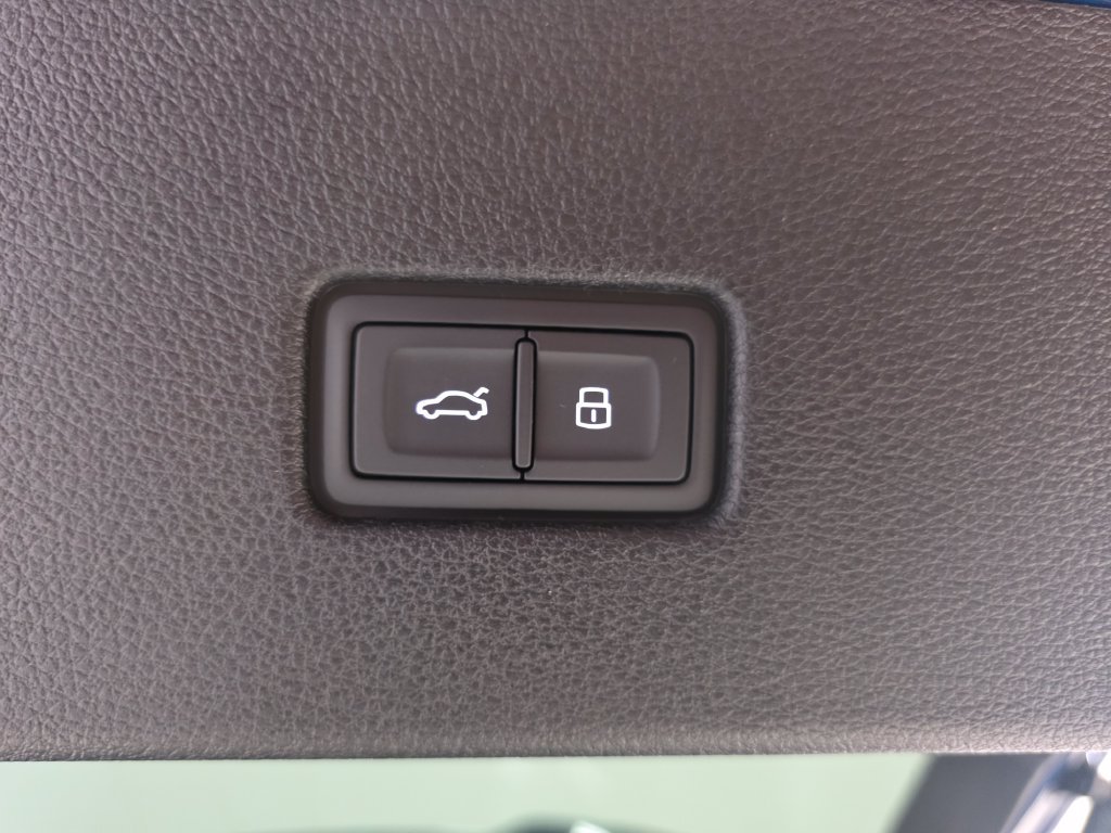 New 2027 Audi RS Q8 performance AWD/4WD image 11