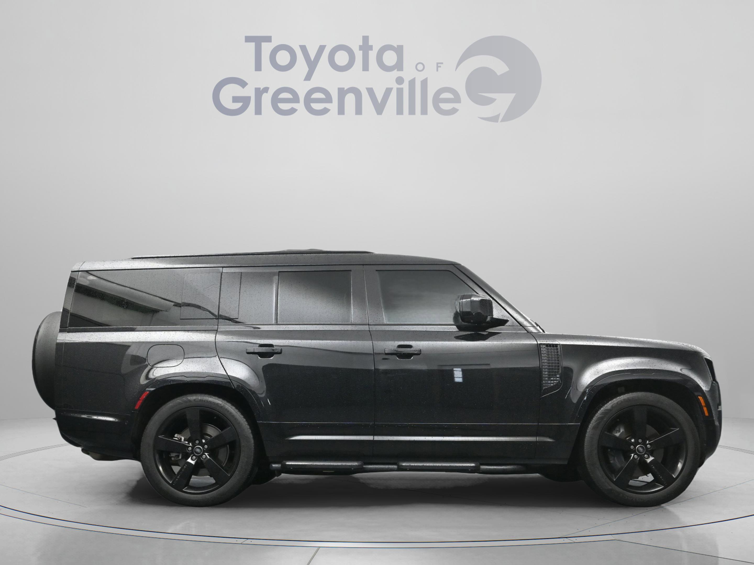 Used 2025 Land Rover Defender 130 X-Dynamic SE AWD/4WD image 16