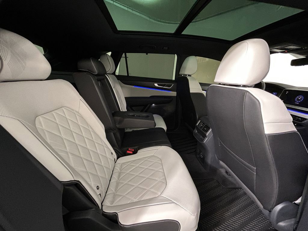 Used 2025 Volkswagen Atlas Cross Sport SEL Premium R-Line image 17