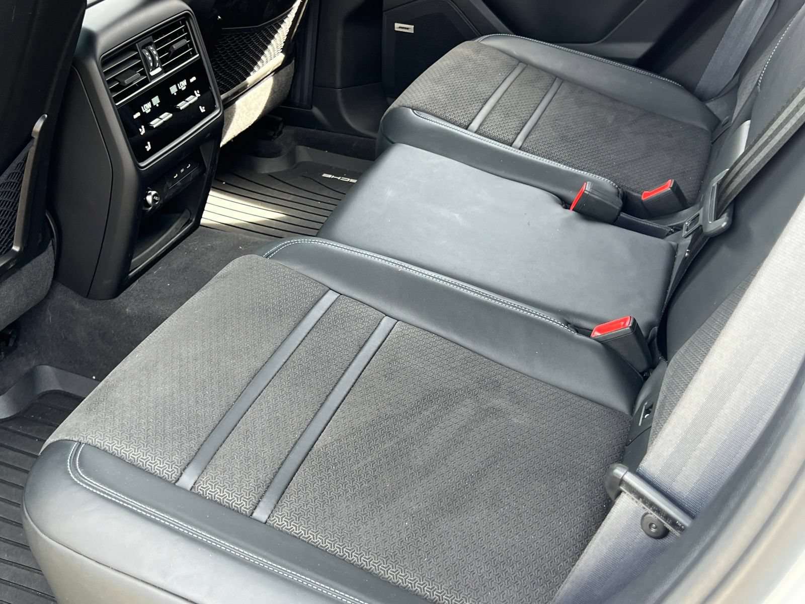 Certified 2025 Porsche Cayenne GTS AWD/4WD image 23