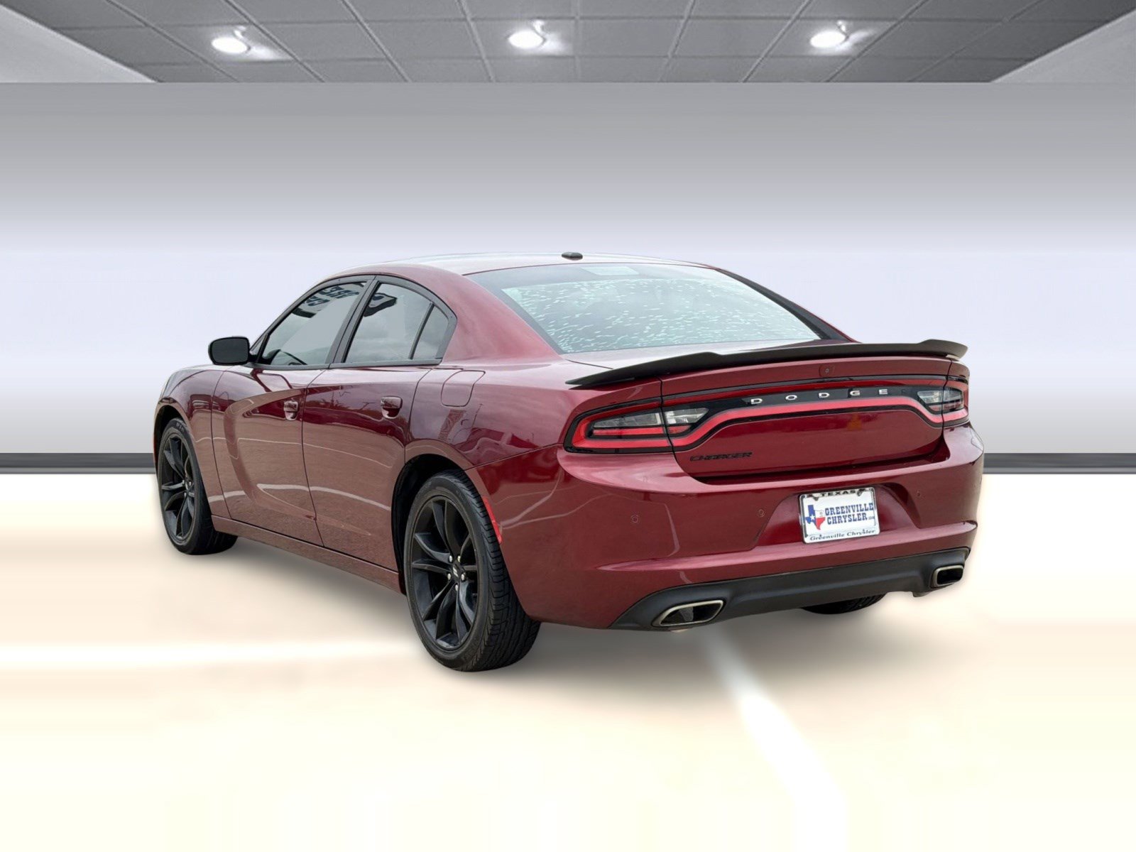 Used 2018 Dodge Charger SXT w/ Blacktop Package RWD image 3