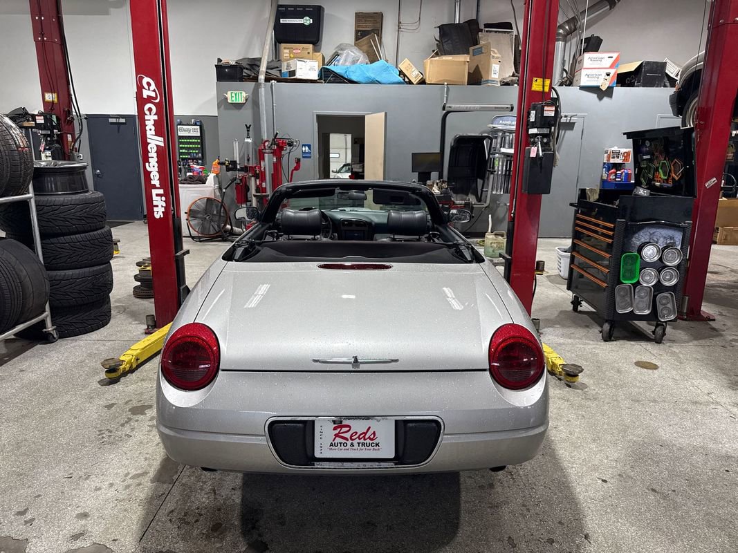 Used 2004 Ford Thunderbird image 28