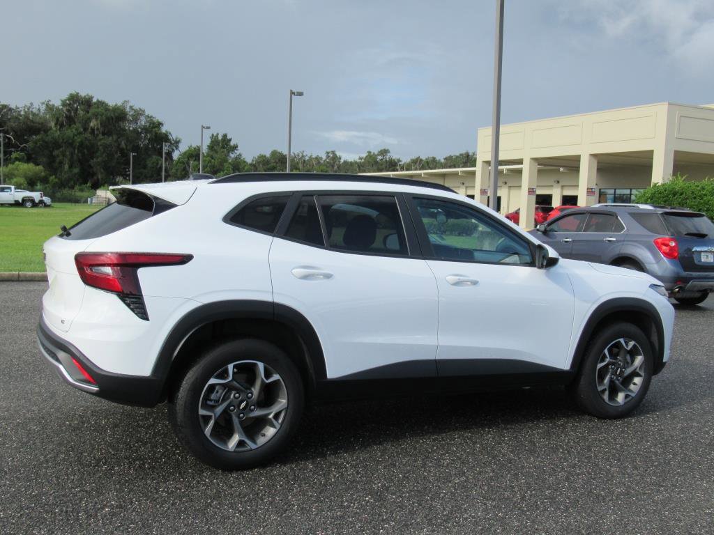 Used 2024 Chevrolet Trax LT w/ Driver Confidence Package image 6