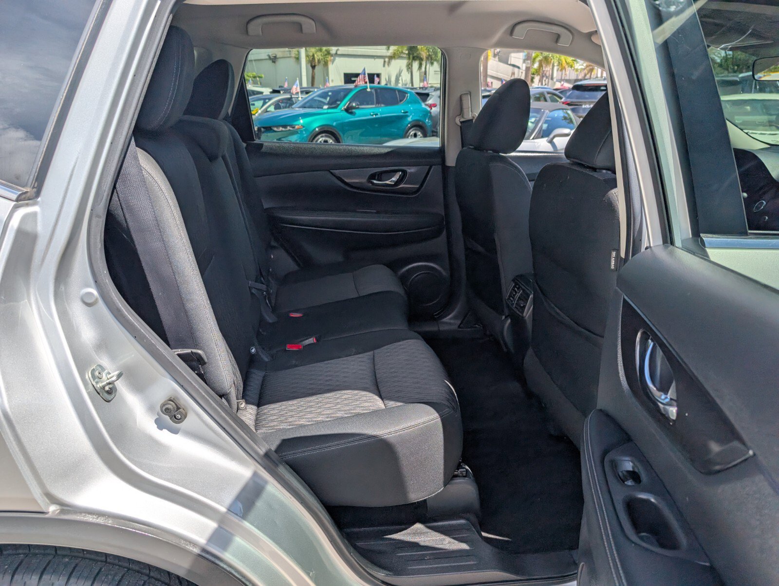 Used 2018 Nissan Rogue SV image 20