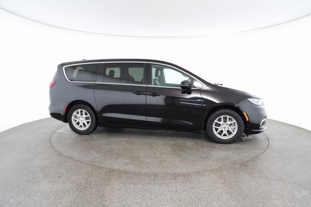 Used 2024 Chrysler Pacifica Touring-L image 23