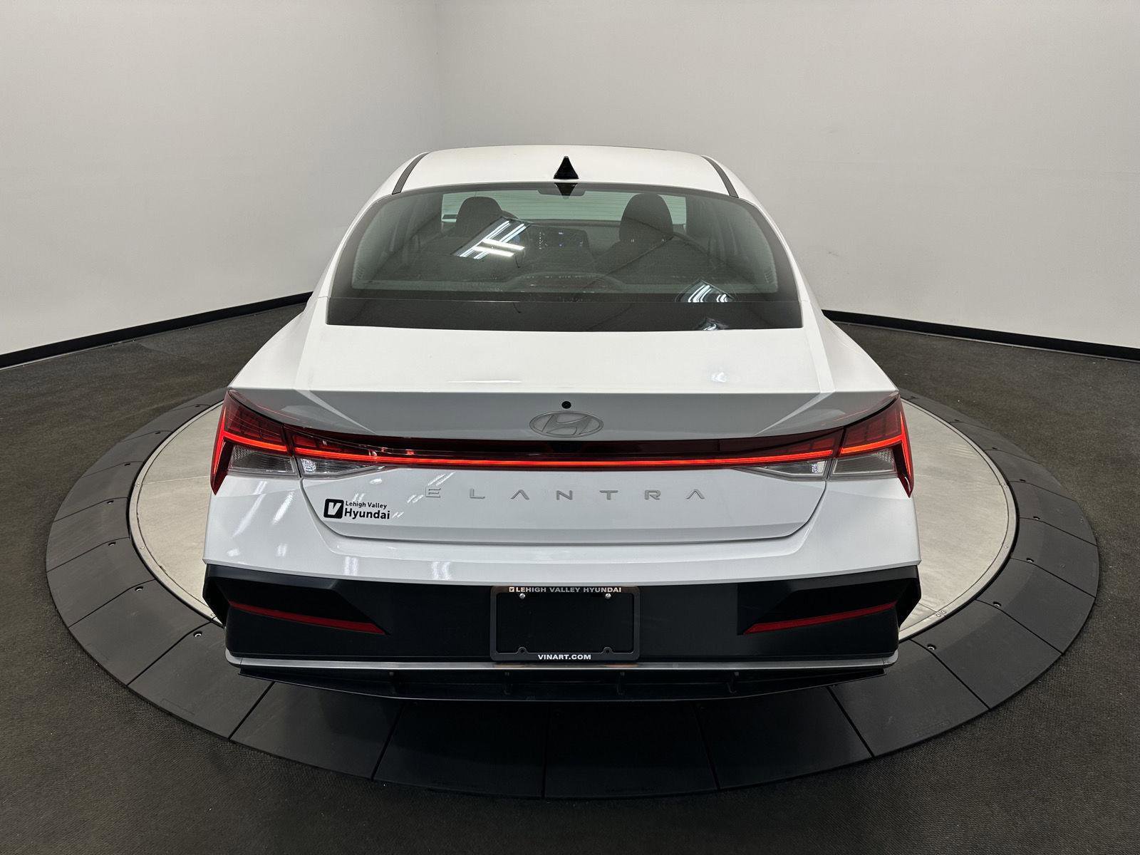 Certified 2024 Hyundai Elantra SEL w/ Convenience Package FWD image 6