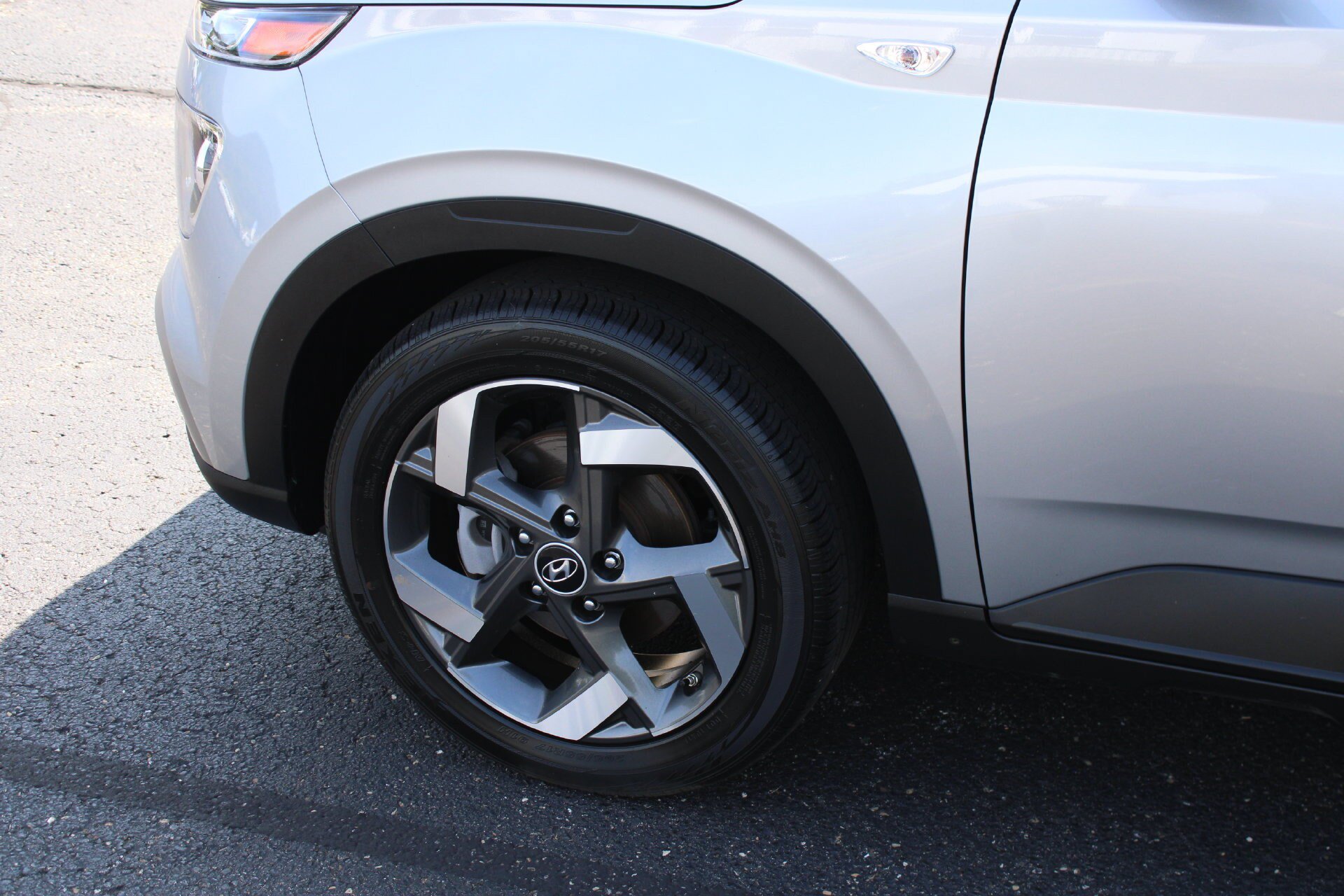 Used 2025 Hyundai Venue SEL FWD image 10