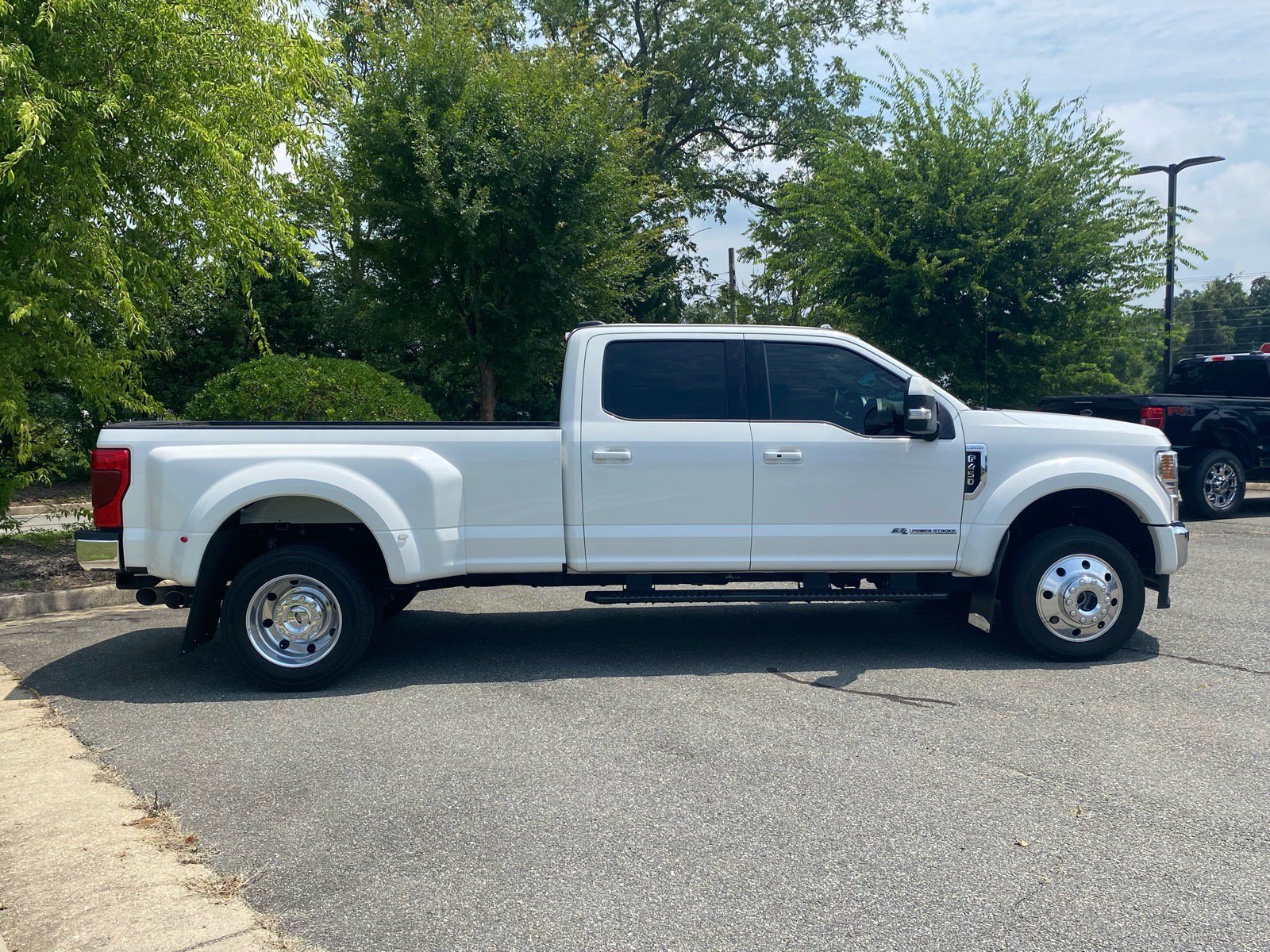 Used 2022 Ford F450 Lariat w/ Lariat Ultimate Package AWD/4WD image 3