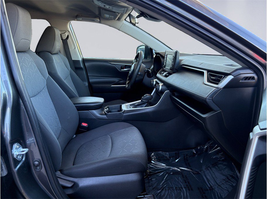 Used 2021 Toyota RAV4 XLE AWD/4WD image 16