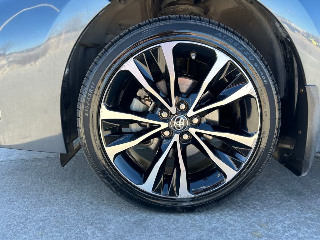 Used 2018 Toyota Corolla SE image 32