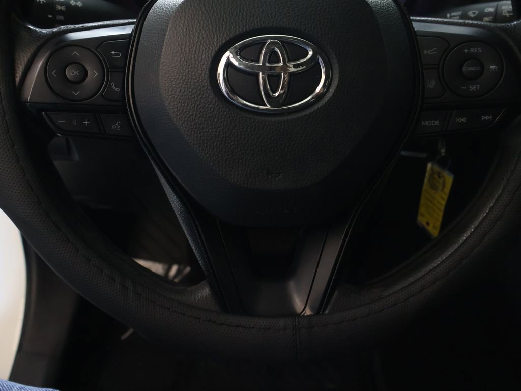 Used 2020 Toyota RAV4 LE FWD image 18